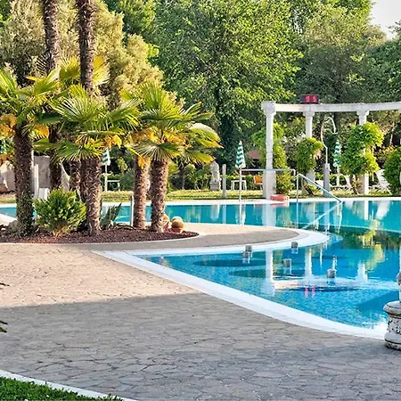 호텔 Harrys' Garden 4*